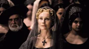In the middle: Adriana de Mila (Andrea Sawatzki)