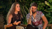 Siria und Davide am Lagerfeuer.