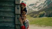Staffel 3 2023 Regie: David Constantin, Johannes Bachmann Drehbuch: David Constantin, Johannes Bachmann, Jelena Vujović, Fiona Schreier, Pascal Glatz, Christian Wehrlin Produktion: Shining Film AG Folge 3 Motiv 1 Auf der Flucht: David Constantin als Bax (oben), Arsène Junior Page als Juni