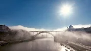 „Ponte Luis“ ist das Wahrzeichen von Porto: Konstruiert von einem Schüler des berühmten Gustave Eiffel verbindet die Brücke die Altstadt mit dem Portweinviertel „Vila Nova de Gaia“.