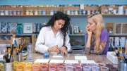 Ihr Leben dreht sich um die „Azulejos“: Marisa Ferreira und Alba Plaza wollen die typischen portugiesischen Keramikfliesen erhalten und stellen fehlende Fliesen originalgetreu her.