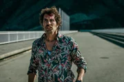 Tschugger Staffel 2 Hauptmotiv 4 Bereit für den Showdown: David Constantin als Bax.