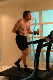 Bevor Hal (Bryan Cranston) die Zusage für seinen neuen Job bekommt, muss er noch einiges über sich ergehen lassen ...