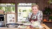 Gebratener Steinbutt mit Fenchel-Rhabarber-Salat und Kartoffel-Kräuter-Stampf - frisch serviert von Köchin Zora Klipp