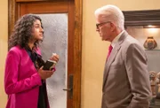 Mikaela (Vella Lovell) und Mayor Neil Bremer (Ted Danson)