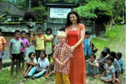 Isabel Ajun (Brigitte Karner) verlässt mit ihrem kleinen Sohn Jakob (Sebastian Gülck) ihre Heimat Bali, um sich nach langen Jahren endlich wieder mit ihrem Vater Alfred zu versöhnen.