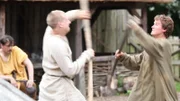 Schüler der irischen Galloglass-Ritter trainieren für den Kampf.