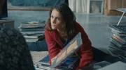 Beim Ausräumen ihrer alten Wohnung muss sich Zoé (Ariane Labed) ihrer schmerzlichen Vergangenheit stellen. Als ihr der Druck zu groß wird, will sie nur noch weg. Doch das ist nicht so leicht.