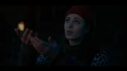 Tinka (Josephine Chavarria Højbjerg) lässt ihre Laterne schwimmen und verabschiedet sich von ihrem Vater.