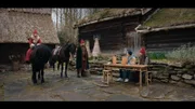 Tinka (Josephine Chavarria Højbjerg) und Lasse (Albert Rosin Harson) treffen auf ein junges Mädchen namens Falke (Viilbjørg Malling Agger) und deren Vater Aamund (Peter Gantzler).