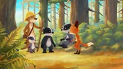 Lukas geht mit den Kindern in den Wald, um eine süße Überraschung zu holen.
