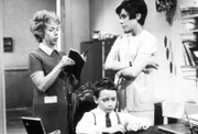 L-R: Käthe Scholz (Inge Meysel), Michael Wichmann (Michael Hornauf), Doris Wichmann (Monika Peitsch)