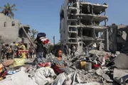 Rund zwei Millionen Einwohner im Gaza-Streifen sind von den Folgen des Kriegs betroffen. Im dritten Teil der Dokumentation berichten die Menschen über das Überleben unter Bombenhagel.