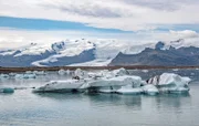 Eis und Gletscher, die weiteren Markenzeichen Islands.