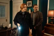 Nancy Drew (Kennedy McMann, l.); Ryan Hudson (Riley Smith, r.)