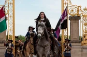 Monsieur Philippe d'Orléans (Alexander Vlahos, vorne)
