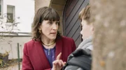 Irene Krämer (Laia Alvarez, l.) setzt Dave Seiffert (Jan Friedrichsen, r.) unter Druck. Sie will seinen Vater finden, bevor es die Polizei tut.
