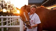 Stephanie Petersen ist nicht nur leidenschaftliche Tierärztin – sie pflegt auch eine ganz besondere Liebe zu Trakehnern, der ältesten Reitpferderasse Deutschlands.