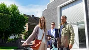 Lars (Ingo Naujoks, M.) und Finn (Sven Martinek, r.) konfrontieren Lilly Höven (Pauline Rénevier, l.) mit ihren Erkenntnissen.