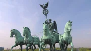 Die Quadriga über dem Brandenburger Tor wird zu einem Wahrzeichen der preußischen Könige und deutschen Kaiser.