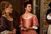 Jessica Clark - PRINZESSIN VON DER PFALZ, Maintenon (Catherine Walker, li.)