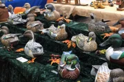 Holzschnitzkunst beim Cajun Heritage Festival: 66 Schnitzer haben 249 Vögel bei 199 verschiedenen Wettbewerben eingereicht.