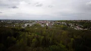 Auch in kleinen Städten nimmt der Missbrauch von Medikamenten zu.
