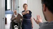 Nadia Mönning, die Ehefrau eines renommierten Lübecker Herzchirurgen, überrascht einen Einbrecher in ihrem Haus. Sie stellt den Mann mit einer Pistole. In diesem Moment kommt Nadias todkranker Schwiegervater Horst Mönning dazu, der ihr zu Hilfe eilen will.