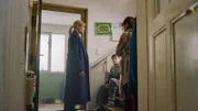 Dave hat es gewusst: Sein Vater lebt – anders als ihn seine Mutter Maggie Seiffert glauben lassen wollte. Im Bild: Ina Zimmermann (Melanie Marschke, l.) Dave (Jan Friedrichsen, M.) und Maggie Seiffert (Nadine Dubois, r.)