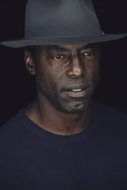 (2. Staffel) - Trotz aller Planung landet Jaha (Isaiah Washington) mitten in der Wüste und muss dort ums Überleben kämpfen ...