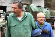 Michael Manousakis (l.)