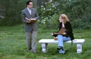 Monk (Tony Shalhoub) und Sharona (Bitty Schram) müssen bei ihrem neuesten Fall als Ehepaar auftreten - eine Farce, die nur mühsam von beiden aufrechterhalten werden kann.