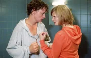 Stellvertretend für ihre Seiten treten Mel (Sigrid M. Schnückel, li.) und Manu (Constanze Priester) zum Kampf an...