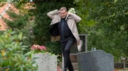 Der verlorene Sohn Thorsten (Devid Striesow) taucht überraschend bei dem Begräbnis auf.