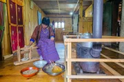 Traditionelle Nudelherstellung in Bumthang (Bhutan)