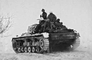 Hitler will noch vor dem Winter eine Großoffensive gegen Moskau starten. Unter dem Decknamen „Unternehmen Taifun“ beginnt ein verzweifelter Kampf um die sowjetische Hauptstadt.
