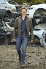 Auf der Suche nach dem Auftragskiller mit dem Codenamen S-218 macht MacGyver (Lucas Till) eine schreckliche Entdeckung. Er ist selbst das Opfer. Wer hat den Killer auf ihn angesetzt? Und kann er ihn finden?