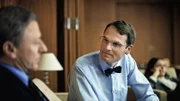 Hartmann (Fabian Hinrichs, M.) diskutiert mit Berger (Axel Pape, l.) und Ina Winter (Nicolette Krebitz) über die Übernahme der DDR.