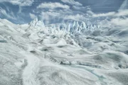 Der Perito Moreno Gletscher ist 30km lang und gehört zum Unesco Weltkulturerbewirft.