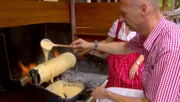 Zubereitung der Brandeberger Prügeltorte.