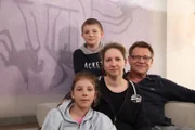 Seine Familie unterstützt Bela (11): Seine Eltern Inga und Christoph Lamm bezahlen die private Lerntherapie für Bela und seine jüngere Schwester Mila.