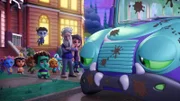 GrrBus, der Kindergartenbus ist total verdreckt. Doch er hat partout keine Lust darauf, gewaschen zu werden. Können die Supermonster ihn umstimmen?
