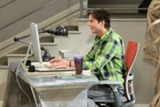 Gerät wegen eines Toasters in einen handfesten Streit mit Alan: Walden (Ashton Kutcher) ...