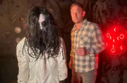 Tobi Kämmerer im Horror Escape Room von Secret Escapes in Frankfurt. Im Bild: „Die Braut“.