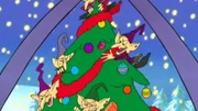 Die Trolle richten in der Werkstatt des Weihnachtsmanns ein Werk der Zerstörung an.