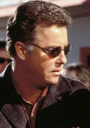 Gil Grissom will eigentlich den Mord an Mel Bennett aufklären, doch er ist von der Anwesenheit der Pathologin Teri abgelenkt, mit der er eine Affäre hatte.