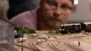 In der Pampa Patagoniens wird der Bahnverkehr häufig durch umherziehende Schafe unterbrochen. Grund genug für die Wunderländer, ein witziges Gimmick für die größte Modelleisenbahnanlage der Welt zu bauen.