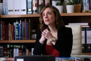 Trägt eine grosse Verantwortung: Sara Lazzaro als Dr. Agnese Tiberi