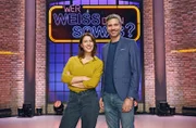 Treten bei "Wer weiß denn sowas?" als Kandidat:innen an: Der "Tagesthemen"-Moderator Ingo Zamperoni (r.) und die Fernsehmoderatorin Hannah Emde (l.).