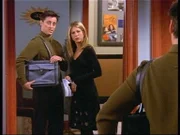 Joey lässt sich für ein Vorsprechen von Rachel ausstaffieren.